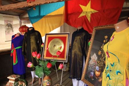 Впервые Вьетнам принял участие в традиционной Сорочинской ярмарке на Украине - ảnh 1